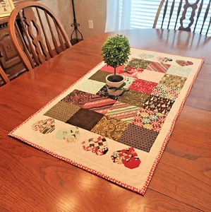 Christmas Peppermint Bark Hearts Handmade Table Runner Quilt - Picture 1 of 5