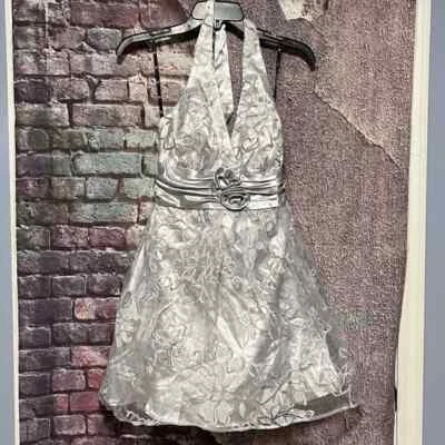 Vestido Love Tease Silver Rose Halter Fiesta Baile de graduación Ocasión Para Mujer Talla 9 Nuevo con Etiquetas Foto 1 de 4