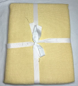 Laura Ashley TABLECLOTH ESME YELLOW 60 X 102 SEATS 10-12 100% POLYESTER NIP - Picture 1 of 2