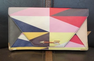 Billetera con pasaporte de viaje ""Arrow"" House of Disaster nueva con etiquetas Dakota - Imagen 1 de 6