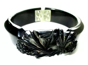 VINTAGE 1940'S VICTORIAN REVIVAL CARVED BLACK BAKELITE CLAMPER BRACELET - USA - Picture 1 of 5