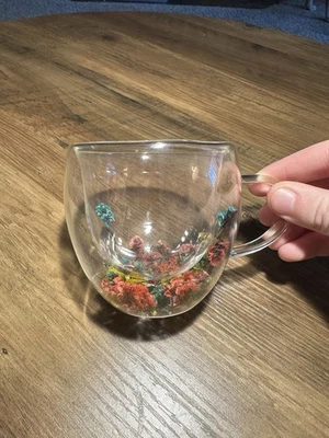 Taza de café de vidrio de doble pared con flores - Taza para bebidas calientes café y té Foto 1 de 4