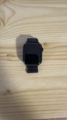 Apple Watch Series 9 [GPS + Cellular, Edelstahl,inkl.  Milanaise Armband ] 45mm  - Bild 1 von 4