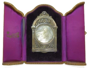 FUNDA ANTIGUA CON PLACA DE PLATA Y TALLA NÁCAR ECCE PANIS ANGELORUM - Imagen 1 de 15