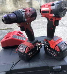 Milwaukee M18 drill set, case,charger,batteries,instructions; also wrench/driver - Foto 1 di 6