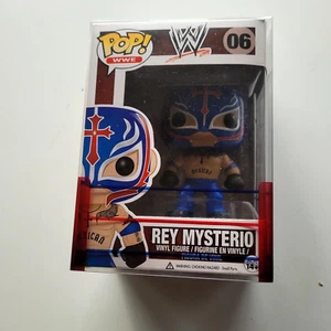 FUNKO POP WWE REY MYSTERIO #06 BLUE MASK VAULTED + WWE PROTECTOR - Photo 1 sur 7
