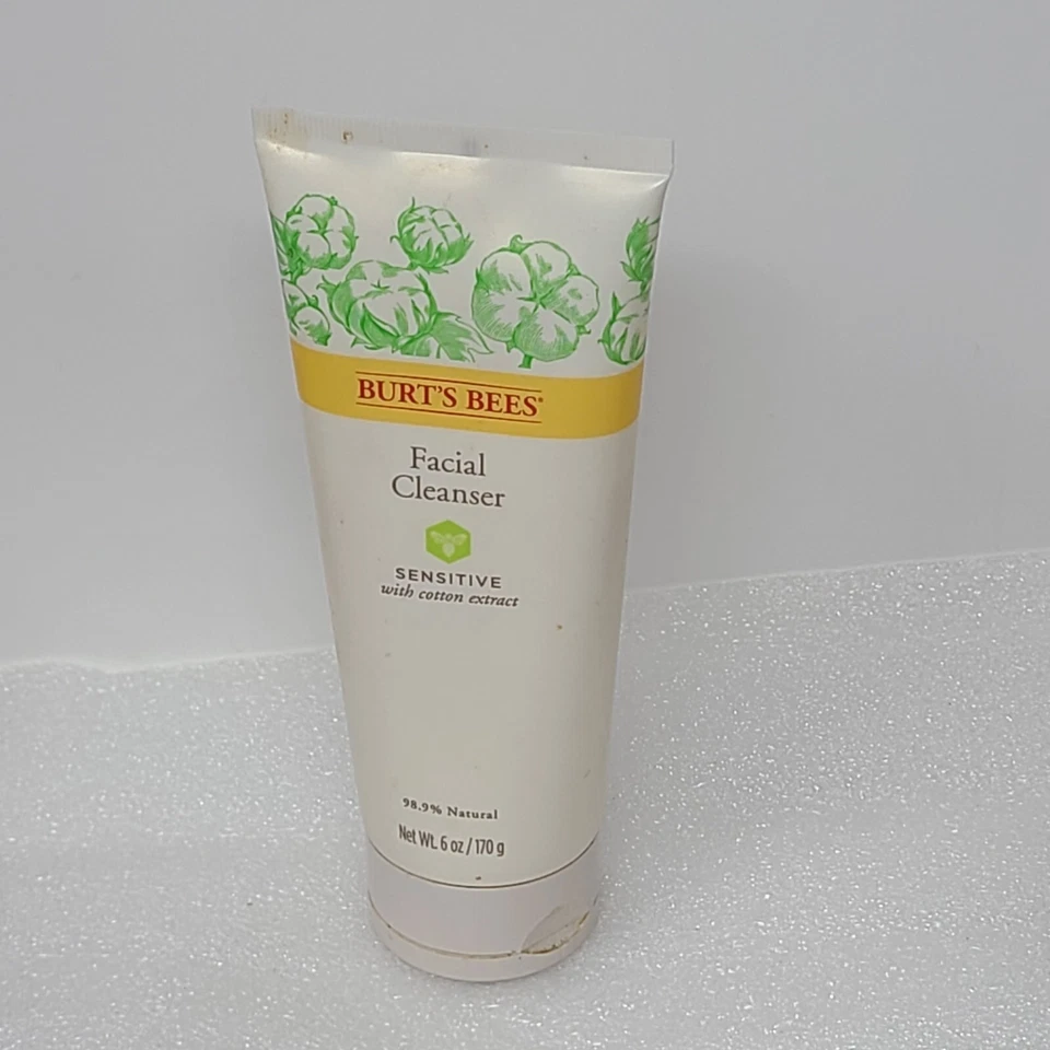 Limpiador facial Burt's Bees para piel sensible con extracto de algodón 6 oz Foto 1 de 1
