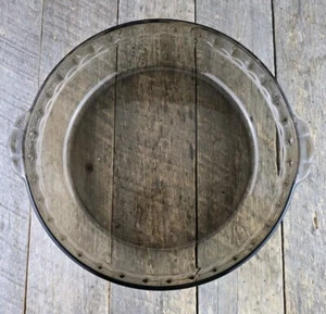 Pyrex glass fluted pie pan dish plate handles 9.5" brown  - Picture 1 of 7