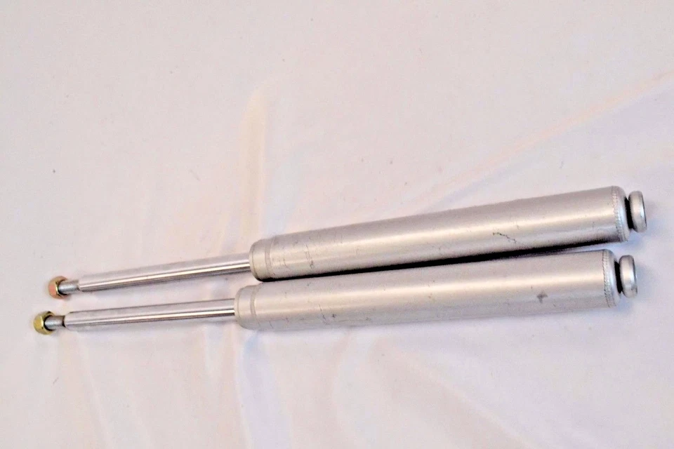 Front Left & Right Suspension Struts 2PCS For Volkswagen Golf 92-85; Jetta 89-85 - Imagem 1 de 4