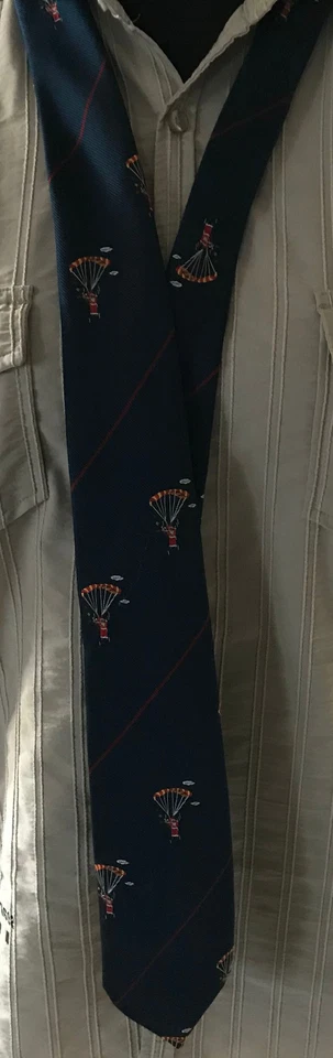 TIE RACK "Music" Cravatta Di Seta Blu Scuro Babbo Natale - OCCASIONE Da EX - Immagine 1 di 2