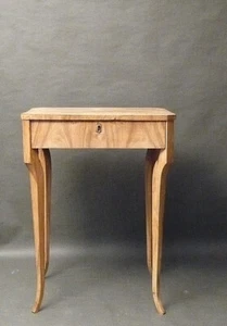 Biedermeier Nähtisch Nußbaum - Bild 1 von 7