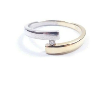Yellow White Gold Solitaire Twist Diamond Ring 9 carat gold - Picture 1 of 6