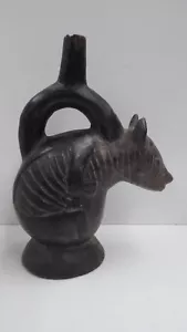 PRE-COLUMBIAN POTTERY CROUCHING ANIMAL STIRRUP VESSEL CHIMU PERU SOUTH AMERICA - Picture 1 of 6