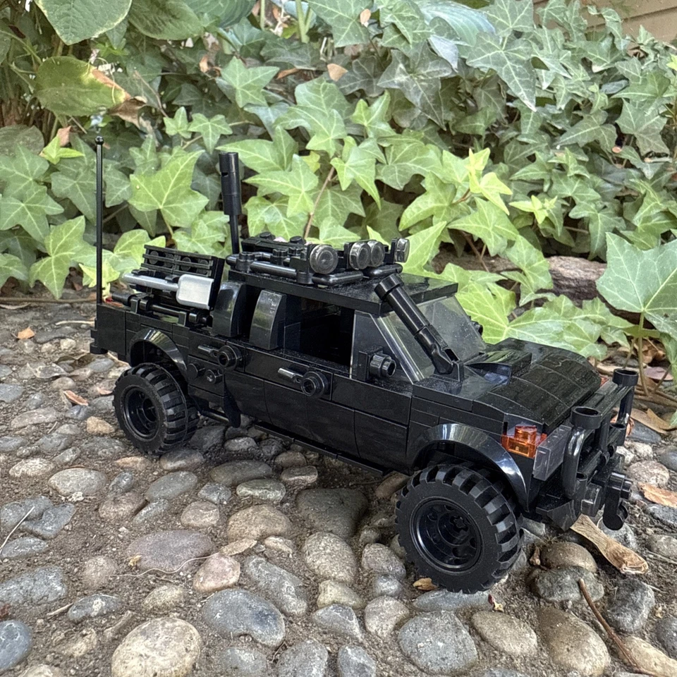 Technical Chevy Toyota Baja Hilux Building Blocks Off-Road 4x4 Truck Prerunner - Image 1 of 4
