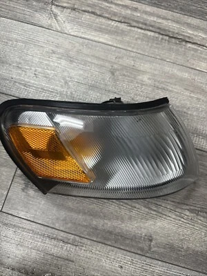 NUEVA LUZ MARCADORA LATERAL DERECHA PARA TOYOTA COROLLA 1993-1997 81610-12600 TO2551106 Foto 1 de 4