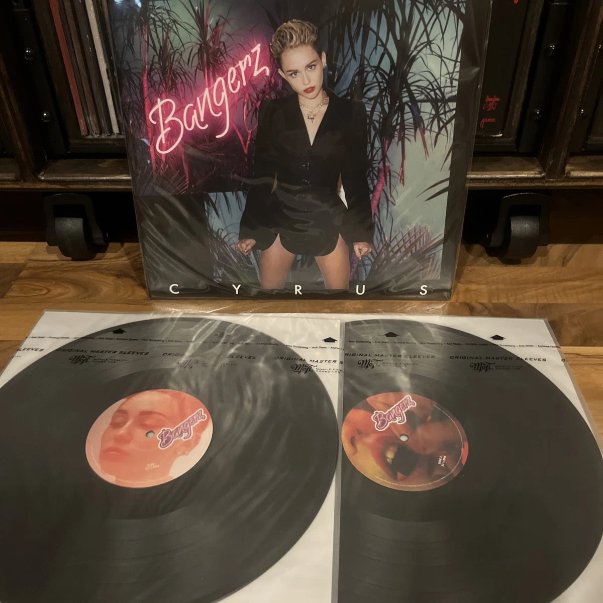 Miley Cyrus　直筆サイン入りカラーレコード Miley Cyrus 直筆サイン入りカラーレコード Miley Cyrus LP Vinyl