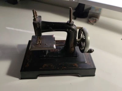 Petite machine coudre Ancienne Enfant  BABY Ancienne Singer Jouet 23x14x19cm - Photo 1/4