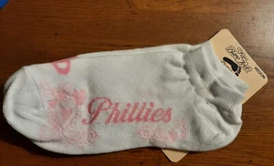 BRAND NEW WOMENS FOR BAREFEET PHILADLPHIA PHILLIES ANKLE SOCKS, PINK HEARTS - Picture 1 of 2