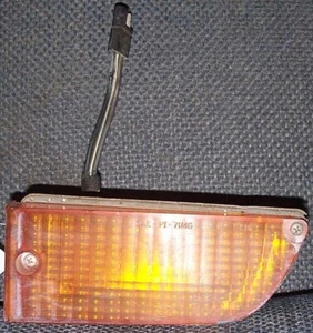 1971 - 1972 Ford Mustang Left LH Parking Light Assembly SAE PI 71 MG Used 71 72 - Picture 1 of 2