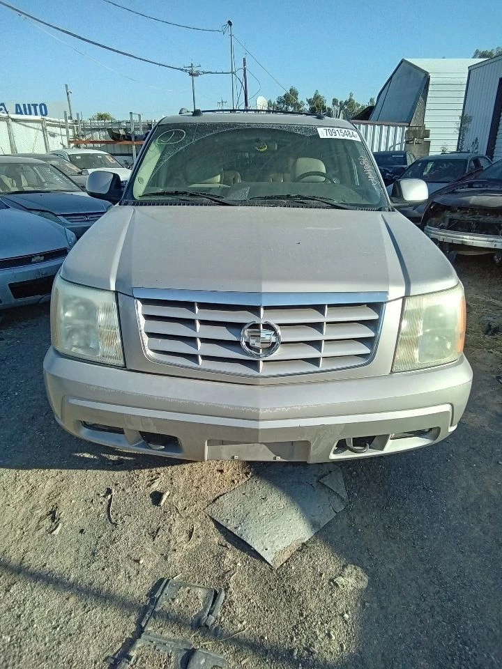 Used Air Cleaner Assembly fits: 2005 Cadillac Escalade esv 6.0L w/high capacity — 第 1/4 张图片