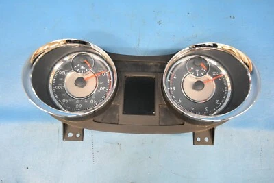 2015-2016 CHRYSLER TOWN & COUNTRY AUTOMATIC SPEEDOMETER INSTRUMENT CLUSTER OEM - Image 1 of 4