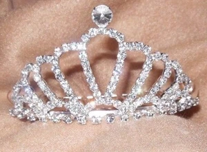 Tiara bailarina lágrima de estrás de 1 3/4" de alto peine inserto cristal plateado - Imagen 1 de 7