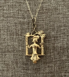 Mackenzie-Childs Swinging Lady Mrs. Powers Anhänger an Kette - Bild 1 von 5