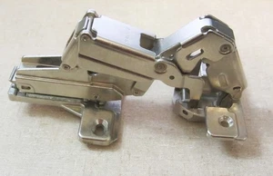Salice 165º Full Overlay Self-Closing Hinge w/ AU3 Base Plate (2XF/200/Rapido) - Picture 1 of 3