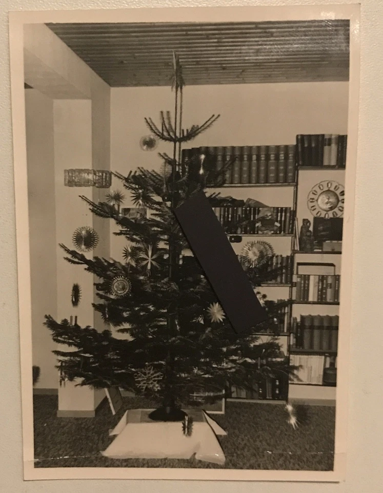Foto 60er Weihnachten Weihnachtsbaum Christbaum Bücherwand Buchregal Wohnzimmer - Bild 1 von 1