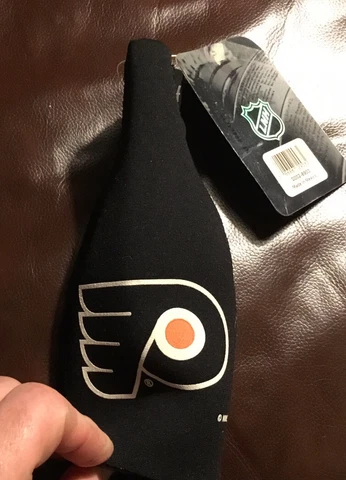 NWT! PHILADELPHIA FLYERS BOTTLE  HOLDER KOOZIE COOLER WITH ZIPPER NHL LICENSED Cover