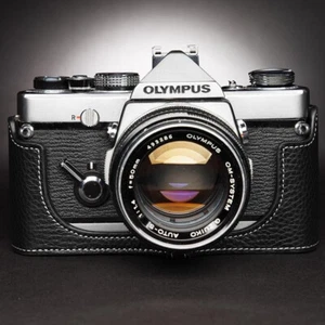 Funda protectora de cuero genuino hecha a mano con media cámara para Olympus OM-1 OM 10 - Imagen 1 de 18