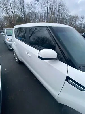 Used Front Right Door Assembly Front fits: 2016 Kia Soul electric R. w/solar gla Foto 1 de 4