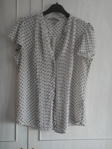 H&M chiffon type  beige and black cap sleeve top size 12 with pleated front - Picture 1 of 5