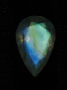 Cut glowing moonstone gemstone - faceted natural aldurescent feldspar 2.60 CTS - Bild 1 von 11
