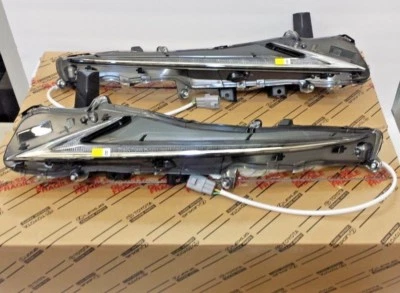 LÁMPARAS DE AUTORIZACIÓN DE CONDUCTOR Y PASAJERO DE FÁBRICA OEM LEXUS 81620-53060 / 81610-53060 Foto 1 de 4
