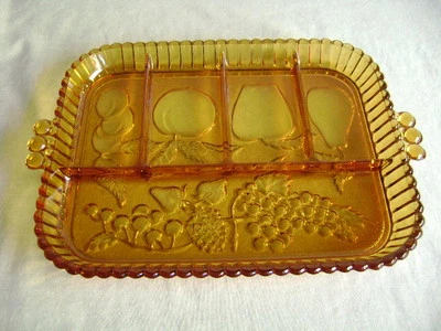 Bandeja de plato dividido de 5 partes ámbar de vidrio Indiana rectangular frutas en relieve Foto 1 de 4