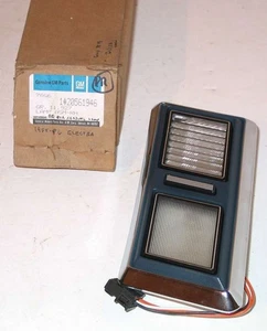 1985-1986 Buick Electra NOS RH rear quarter reading lamp 20561946 - Picture 1 of 2