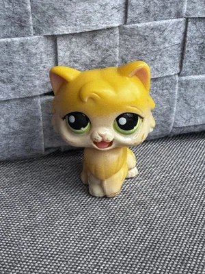 LPS Littlest Pet Shop Authentic 2005 Sitting Yellow Cat with Uncommon Green Eyes - Image 1 of 4