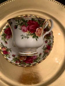 vintage royal albert old country roses Cup And Saucer MINT - Picture 1 of 6