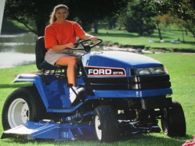 *Folleto de ventas de tractor de césped y jardín Ford GT65 GT75 GT85 GT95 literatura 1991 Foto 1 de 3