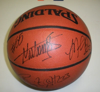 DIKEMBE MUTOMBO, MARCUS CAMBY, LAPHONSO ELLIS, BRIAN STITH BALONCESTO FIRMADO CON CERTIFICADO DE AUTENTICIDAD Foto 1 de 4
