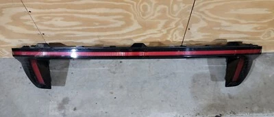 2022 2023 2024 HYUNDAI TUCSON LED TAILLIGHT RR CENTER LAMP ASSEMBLY OEM "CRACK" - Image 1 of 4