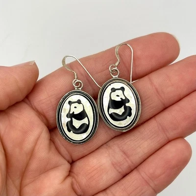 可爱的熊猫椭圆形吊坠耳环纯银珍珠母黑色玛瑙镶嵌 — 第 1/4 张图片