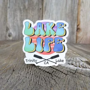 Adesivo Trinity Lake Life California impermeabile outdoor souvenir rosso - Foto 1 di 7