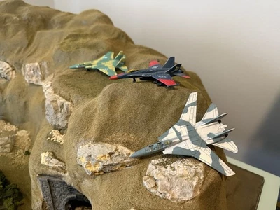 3 DIE CAST VINTAGE PLANES WITH STANDS MAISTO 1998,99 Cockpit Plastic Cracked - Image 1 of 4