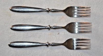 Tenedor de ensalada de acero inoxidable Martha Stewart (MSE) EMPIRE 18/10 Foto 1 de 2