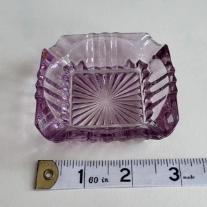 Vtg Sun-Turned Purple Amethyst Manganese Glass Cigarette Ash Tray Trinket Dish - Picture 1 of 3