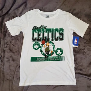 T-shirt bianca Boston Celtics ragazzo taglia XL (16/18 giovani) NBA basket nuova con etichetta - Foto 1 di 7