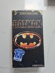 Batman Tee T-Shirt - Größe M - Funko Home Video VHS Limited Edition - Bild 1 von 2
