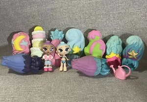 Skyrocket Blume Surprise Puppen Mini Konvolut 2 Puppen plus 10 Zubehörteile - Bild 1 von 5